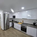 Amalia Sunny Ground Floor With 2 Bedrooms Lägenhet