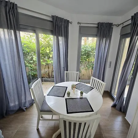 Amalia Sunny Ground Floor With 2 Bedrooms Apartment *